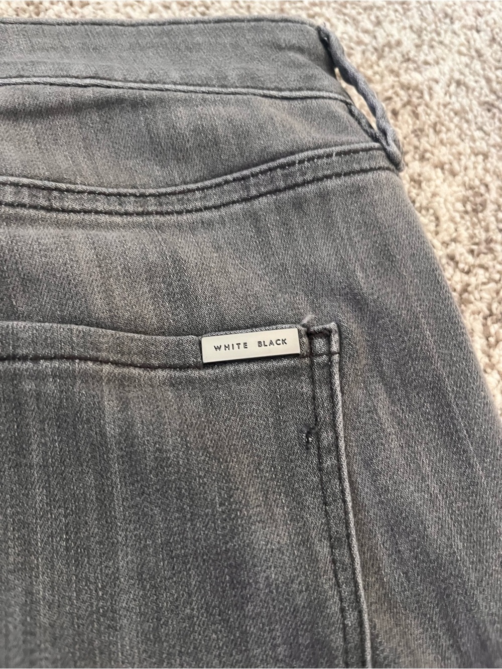 White House Black Market The Straight Gray High Rise Studded Jeans Size 4 - Picture 10 of 10